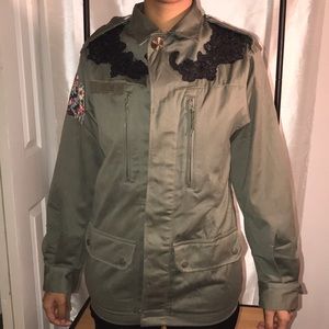 Woman coat ( Unique all of olive green)